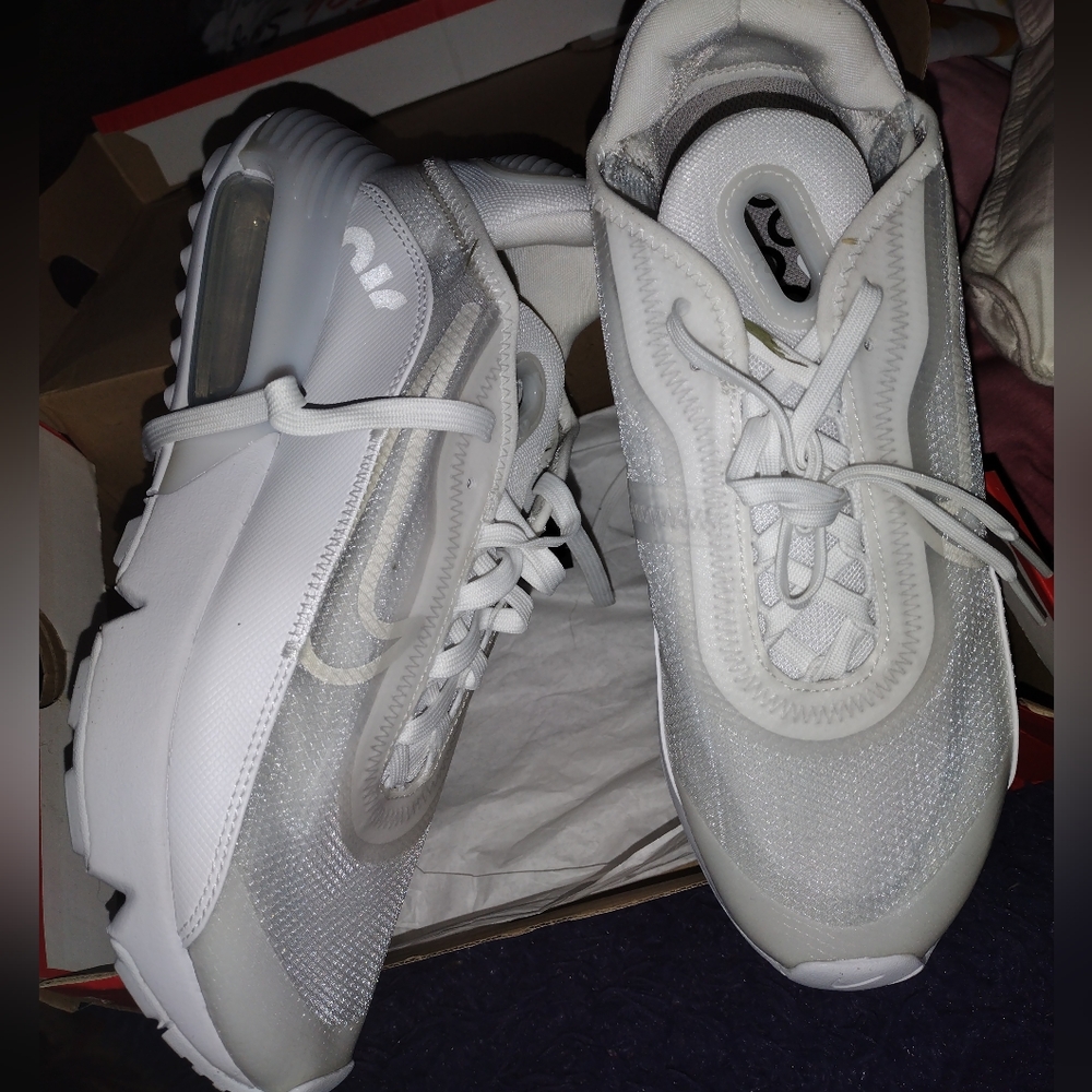 Women's Nike Air Max 2000  size 8.5